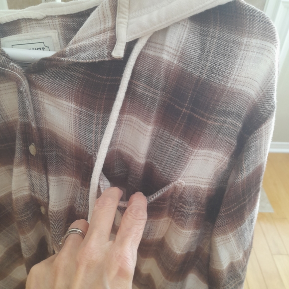 American Eagle Outfitters Plaid Shirt in Cream and Brown - Picture 4 of 7